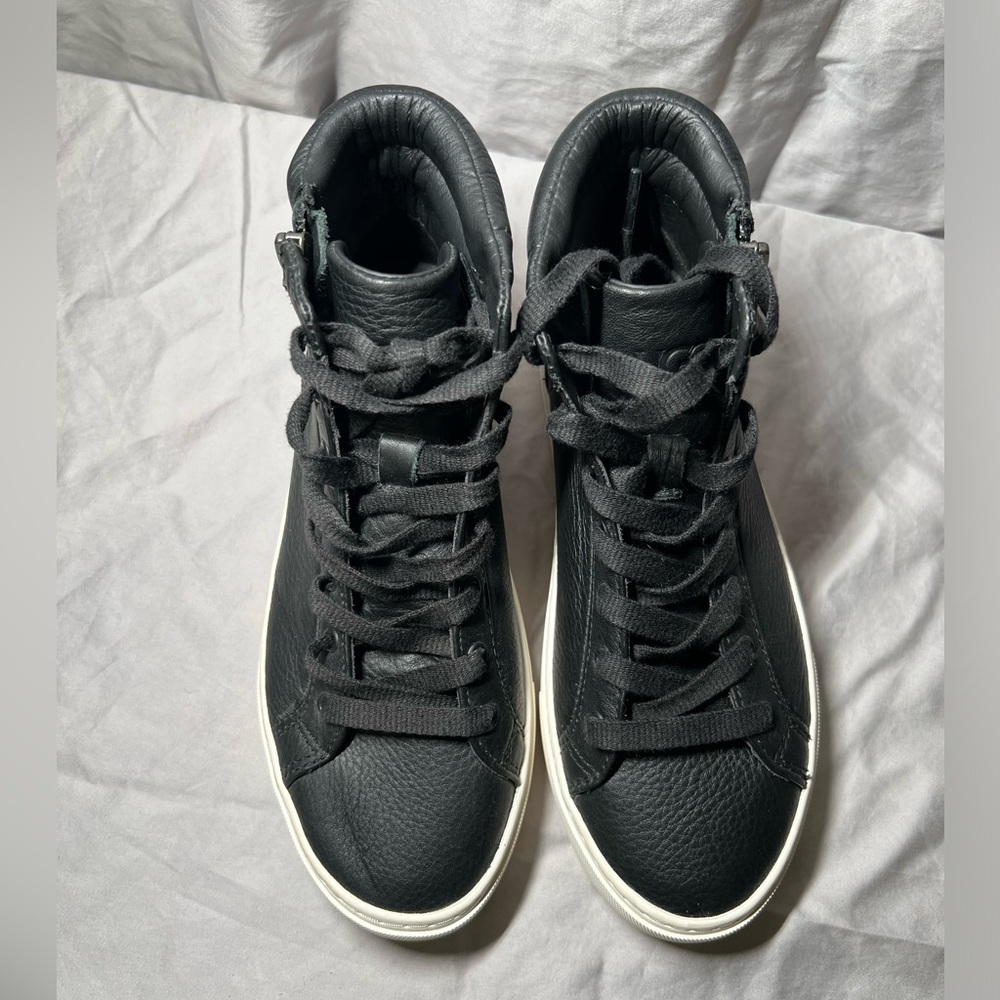 NWOT UGG high top shoes